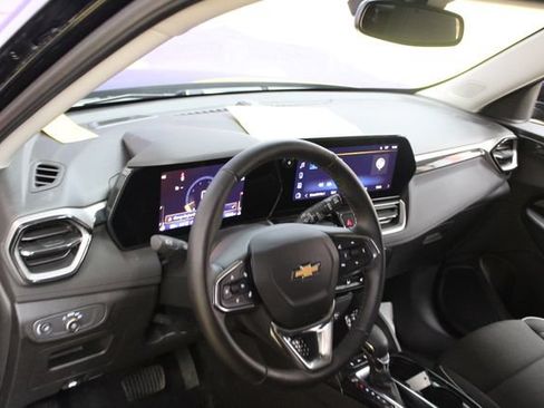 Used 2025 Chevrolet TrailBlazer LT w/ Convenience Package AWD/4WD image 14