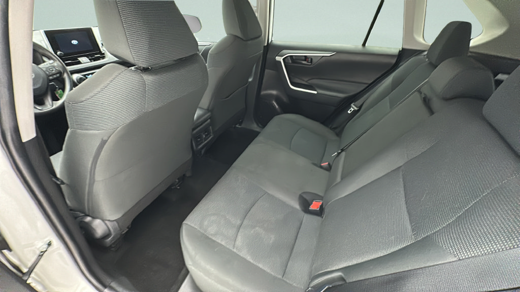 Used 2025 Toyota RAV4 LE AWD/4WD image 9