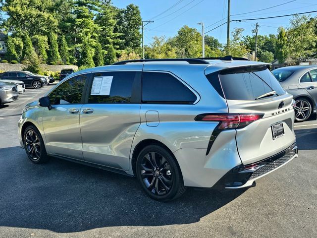 Used 2024 Toyota Sienna XSE w/ XSE Premium Package FWD image 13