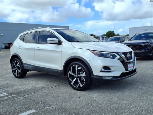 Used 2020 Nissan Rogue Sport SL w/ Premium Package FWD image 2