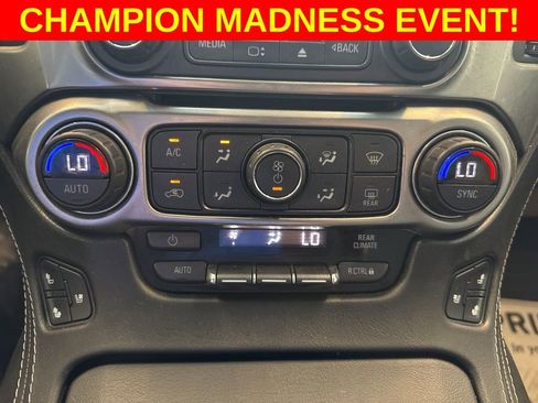 Used 2018 Chevrolet Suburban Premier image 17