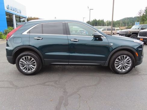 Used 2024 Cadillac XT4 Premium Luxury w/ Cold Weather Package image 9