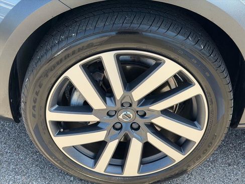 Certified 2022 Volvo V90 B6 Cross Country w/ Lounge Package AWD/4WD image 9