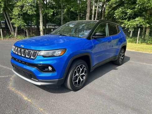 Certified 2025 Jeep Compass Limited AWD/4WD image 7