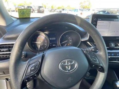Used 2021 Toyota C-HR LE image 12