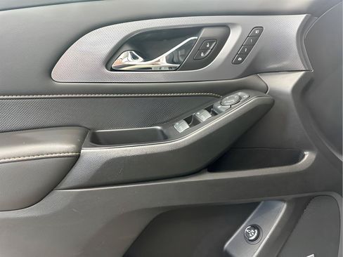 Used 2018 Chevrolet Traverse Premier w/ Driver Confidence II Package FWD image 13