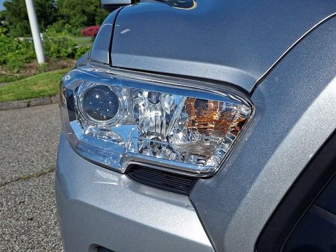 Used 2023 Toyota Tacoma SR w/ SR Convenience Package RWD image 9