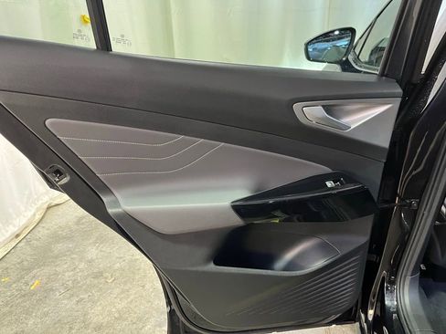 Used 2023 Volkswagen ID.4 Pro S Plus image 21