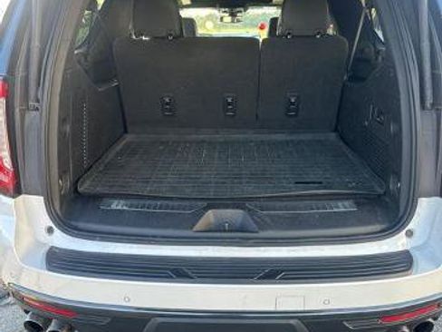 Used 2022 GMC Yukon XL AT4 image 24