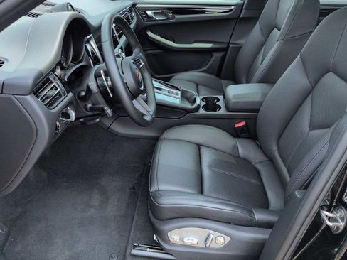 Used 2024 Porsche Macan AWD/4WD image 16
