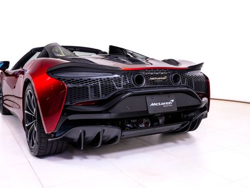 Used 2025 McLaren Artura Spider RWD image 13