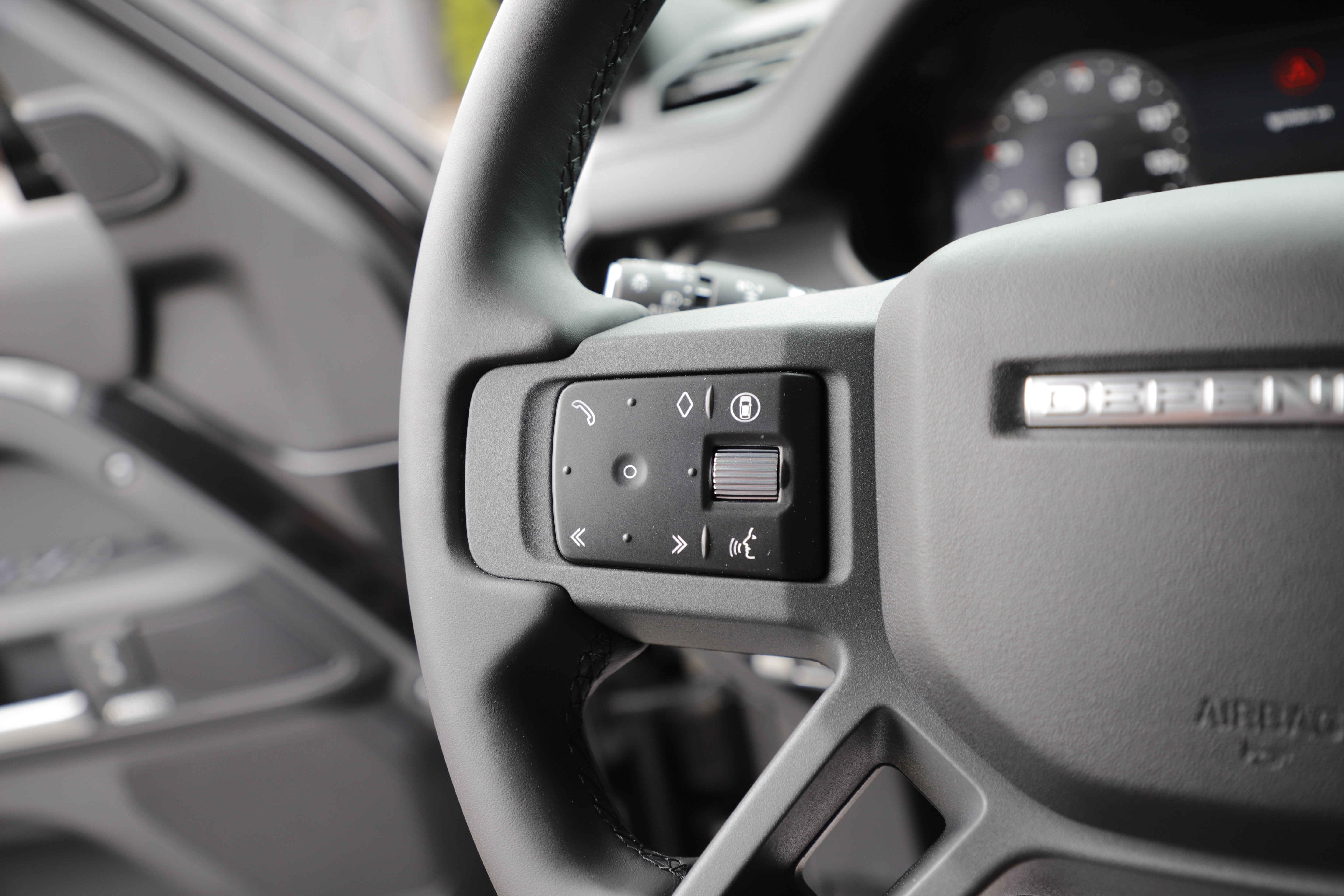 New 2026 Land Rover Defender 110 X-Dynamic SE AWD/4WD image 25