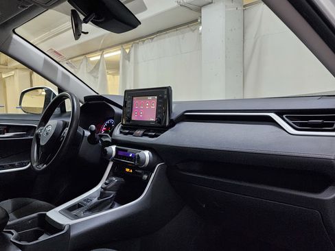 Used 2021 Toyota RAV4 XLE image 21