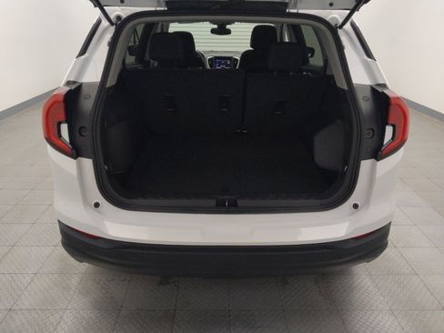 Used 2024 GMC Terrain SLE image 29