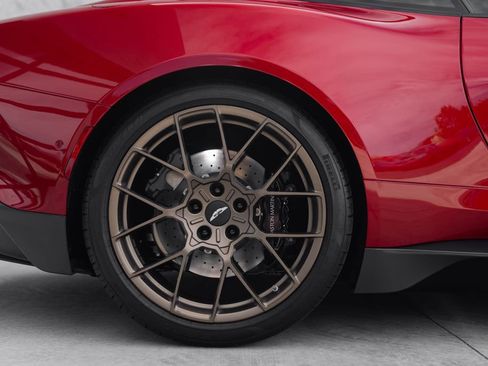 Used 2025 Aston Martin Vanquish image 12