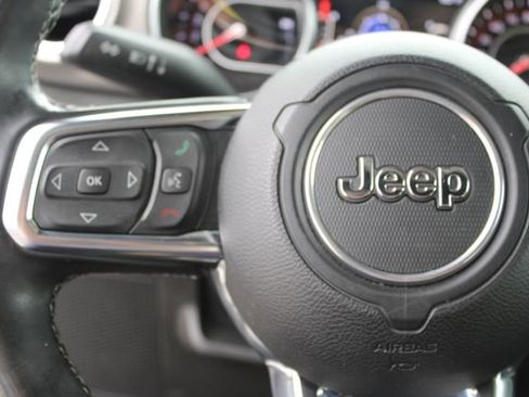 Used 2018 Jeep Wrangler Unlimited Rubicon w/ LED Lighting Group AWD/4WD image 19