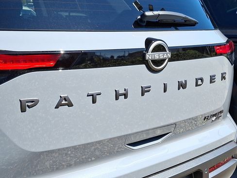 New 2026 Nissan Pathfinder Platinum w/ Cargo Package AWD/4WD image 5
