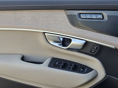 New 2026 Volvo XC90 B6 Plus w/ Protection Package Premier image 25