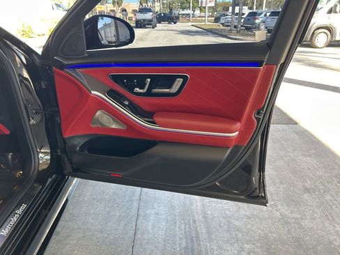 Used 2022 Mercedes-Benz S 580 4MATIC Sedan w/ AMG Line Package image 27