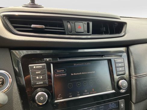 Used 2018 Nissan Rogue SL w/ Premium Package AWD/4WD image 19