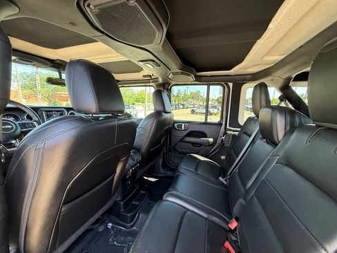 Used 2018 Jeep Wrangler Unlimited Sahara AWD/4WD image 24