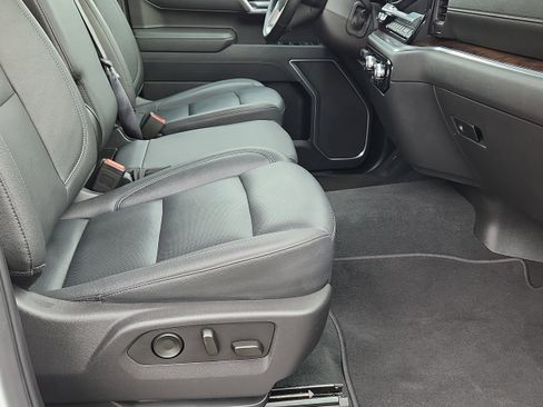 Used 2025 GMC Sierra 1500 SLT image 13