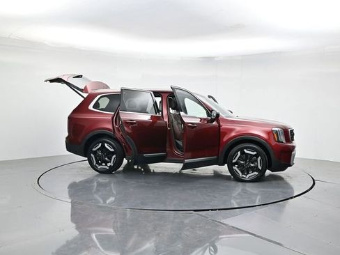 Used 2023 Kia Telluride EX w/ EX Captain's Chair Package FWD image 47