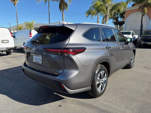 Used 2024 Toyota Highlander XLE image 8