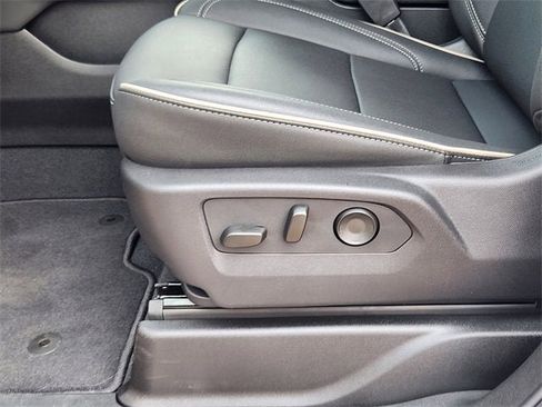 New 2025 Chevrolet Suburban Premier image 18