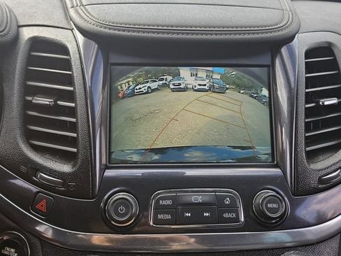 Used 2019 Chevrolet Impala LT FWD image 21