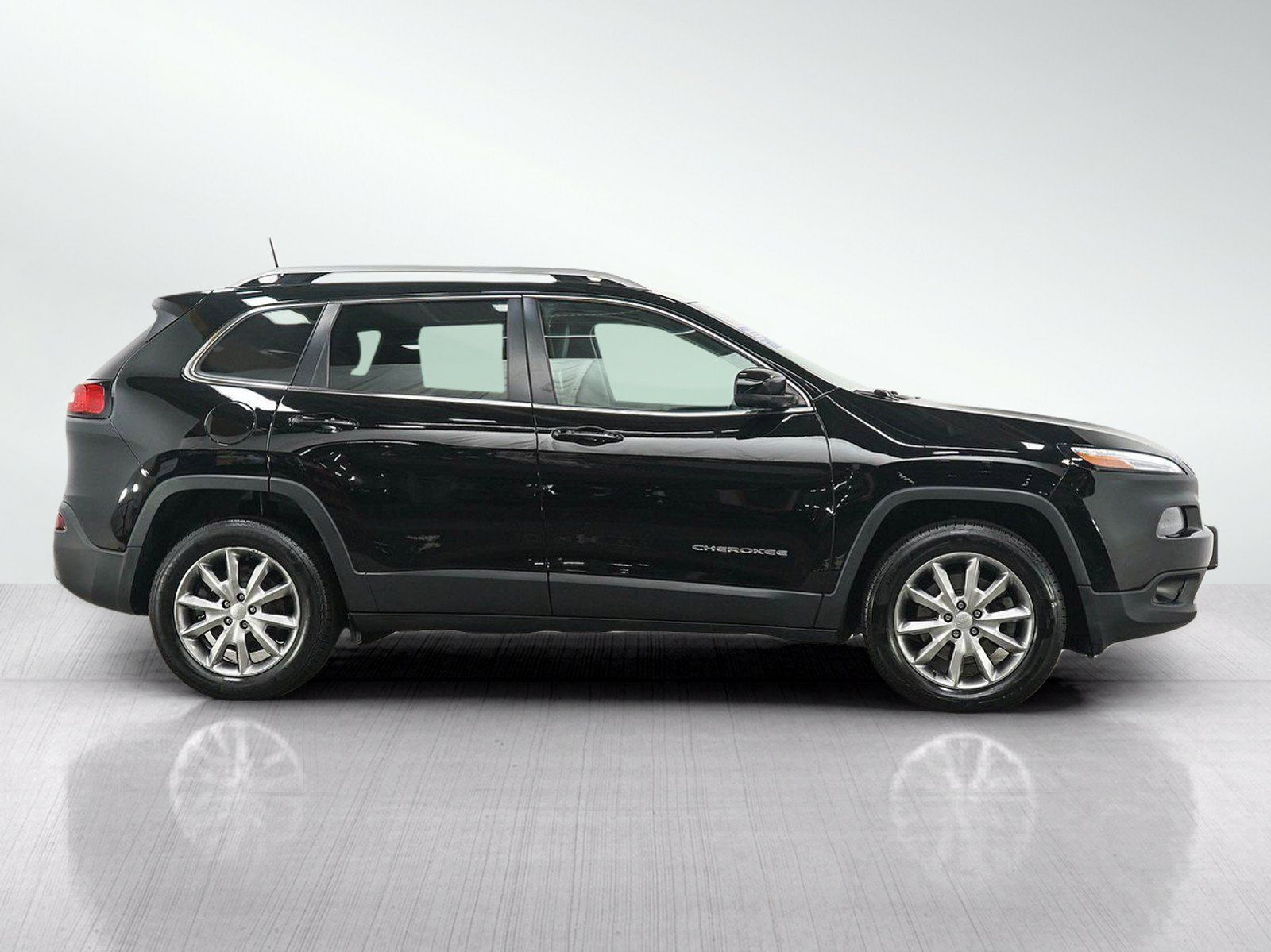 Used 2018 Jeep Cherokee Limited AWD/4WD image 6