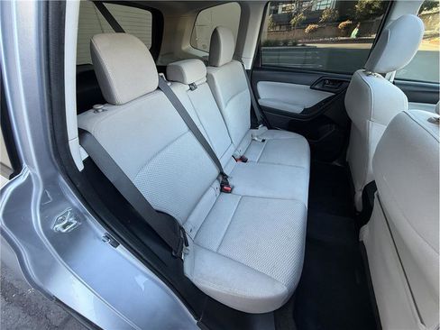 Used 2015 Subaru Forester 2.5i Premium image 17