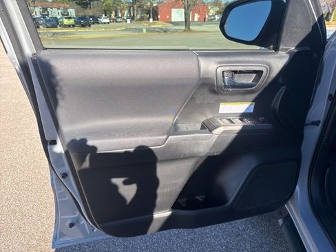 Used 2019 Toyota Tacoma TRD Off-Road image 14