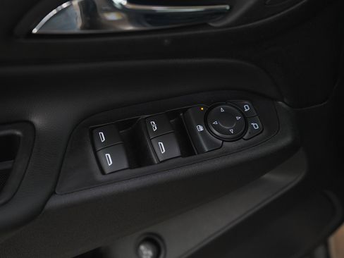 Used 2018 Chevrolet Equinox LT FWD image 20