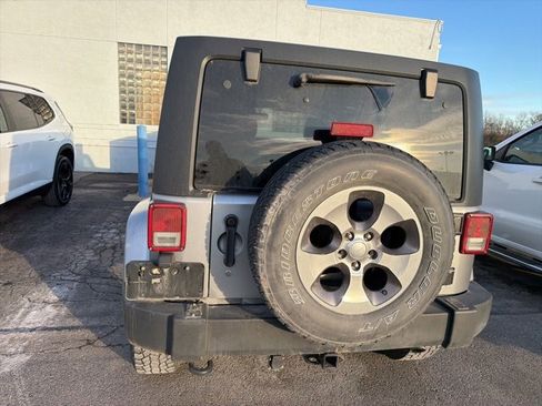 Used 2018 Jeep Wrangler Unlimited Sahara image 15