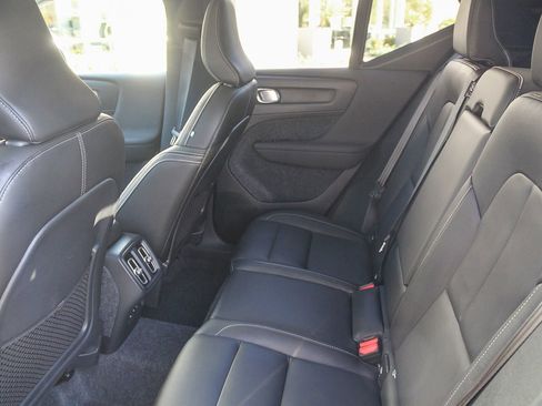 Certified 2025 Volvo XC40 B5 Core w/ Protection Package Premier image 19