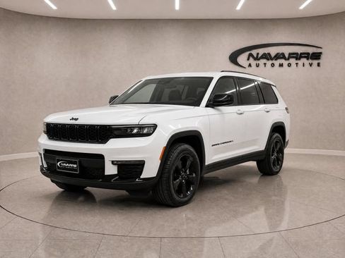 Used 2025 Jeep Grand Cherokee L Limited w/ Black Appearance Package RWD image 3