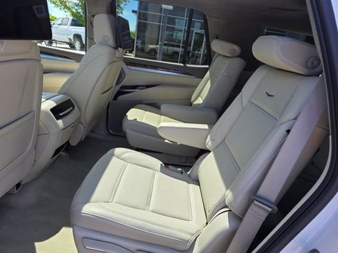 Used 2025 Cadillac Escalade Premium Luxury Platinum AWD/4WD image 23