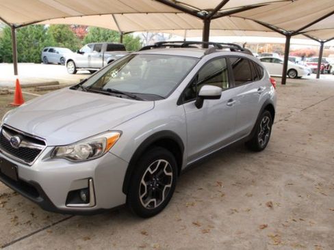 Used 2017 Subaru Crosstrek 2.0i Premium image 3