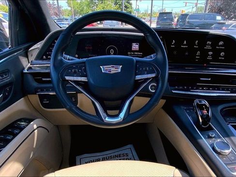 Used 2021 Cadillac Escalade Premium Luxury AWD/4WD image 4