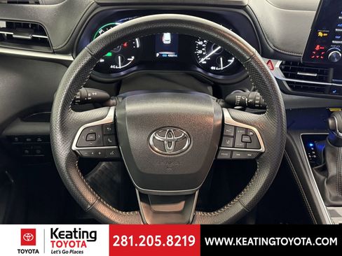 Certified 2024 Toyota Sienna XLE Woodland Edition image 30