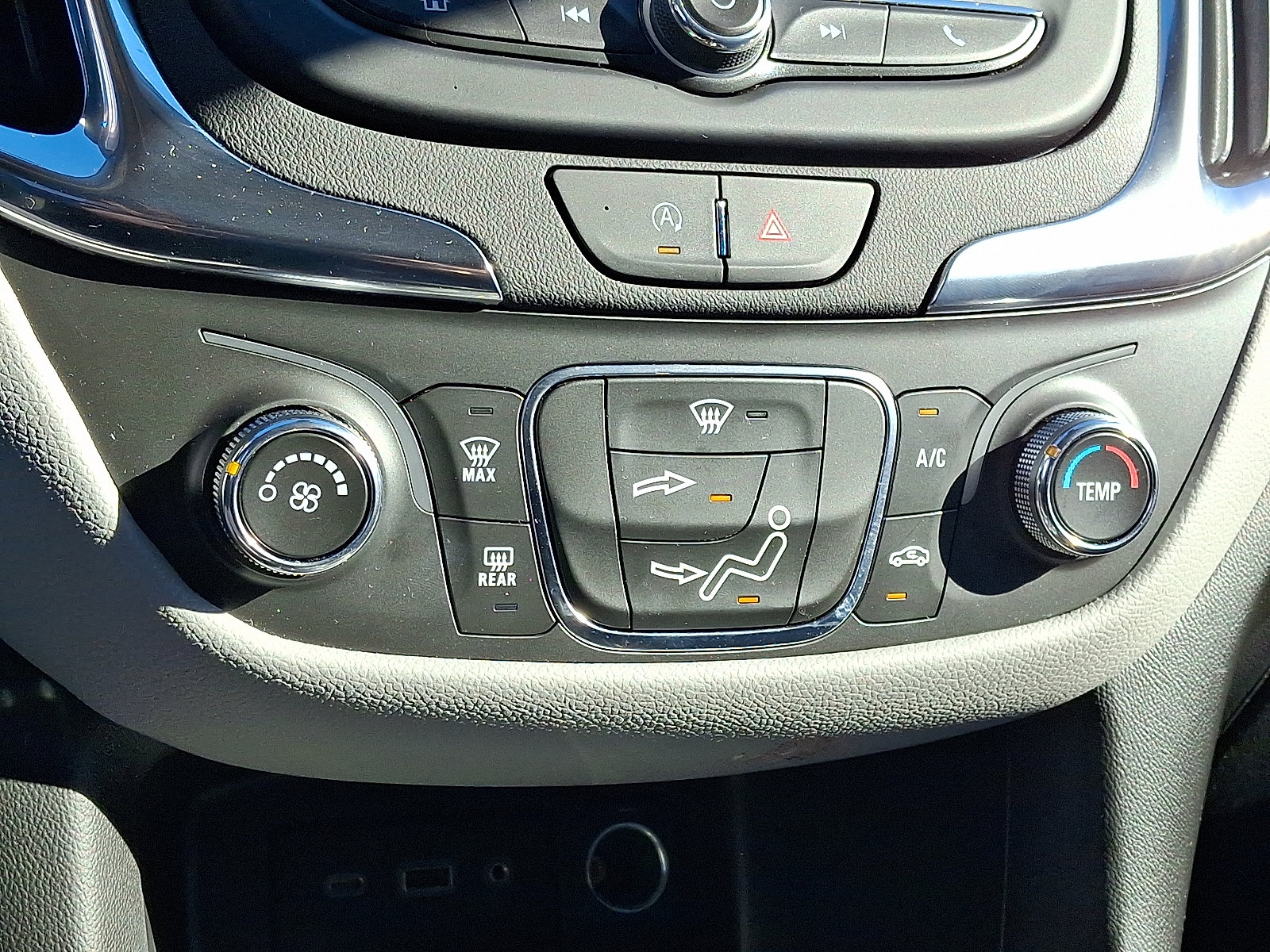 Certified 2023 Chevrolet Equinox LS w/ LS Convenience Package FWD image 17