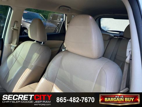 Used 2015 Nissan Rogue SL FWD image 11