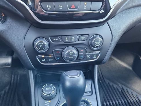 Used 2020 Jeep Cherokee Limited w/ Technology Group AWD/4WD image 12