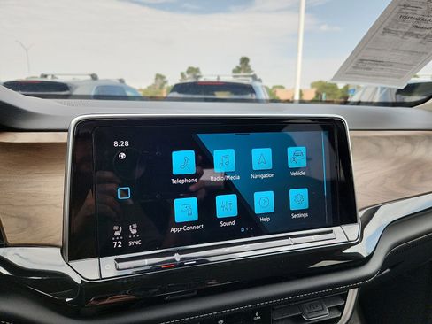 Certified 2025 Volkswagen Atlas SE FWD image 19