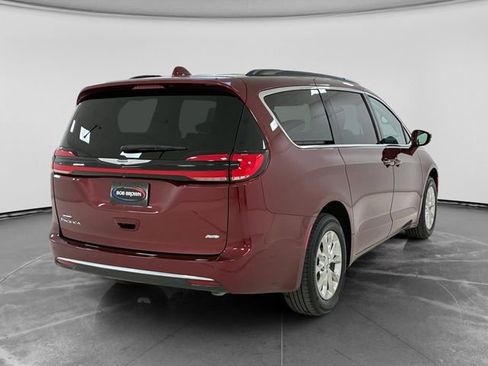 Used 2022 Chrysler Pacifica Touring-L AWD/4WD image 3