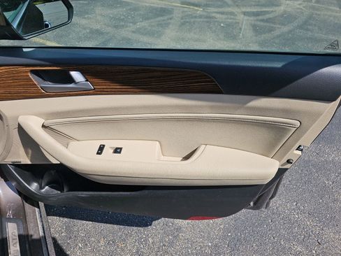 Used 2017 Hyundai Sonata Limited w/ Ultimate Package 04 FWD image 15