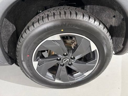 Used 2024 Nissan Rogue SV FWD image 6