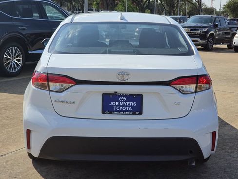 Used 2025 Toyota Corolla LE FWD image 8