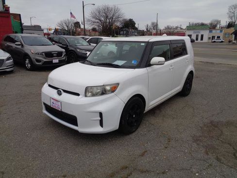Used 2012 Scion xB 5-Door Wagon 5-Spd MT image 1